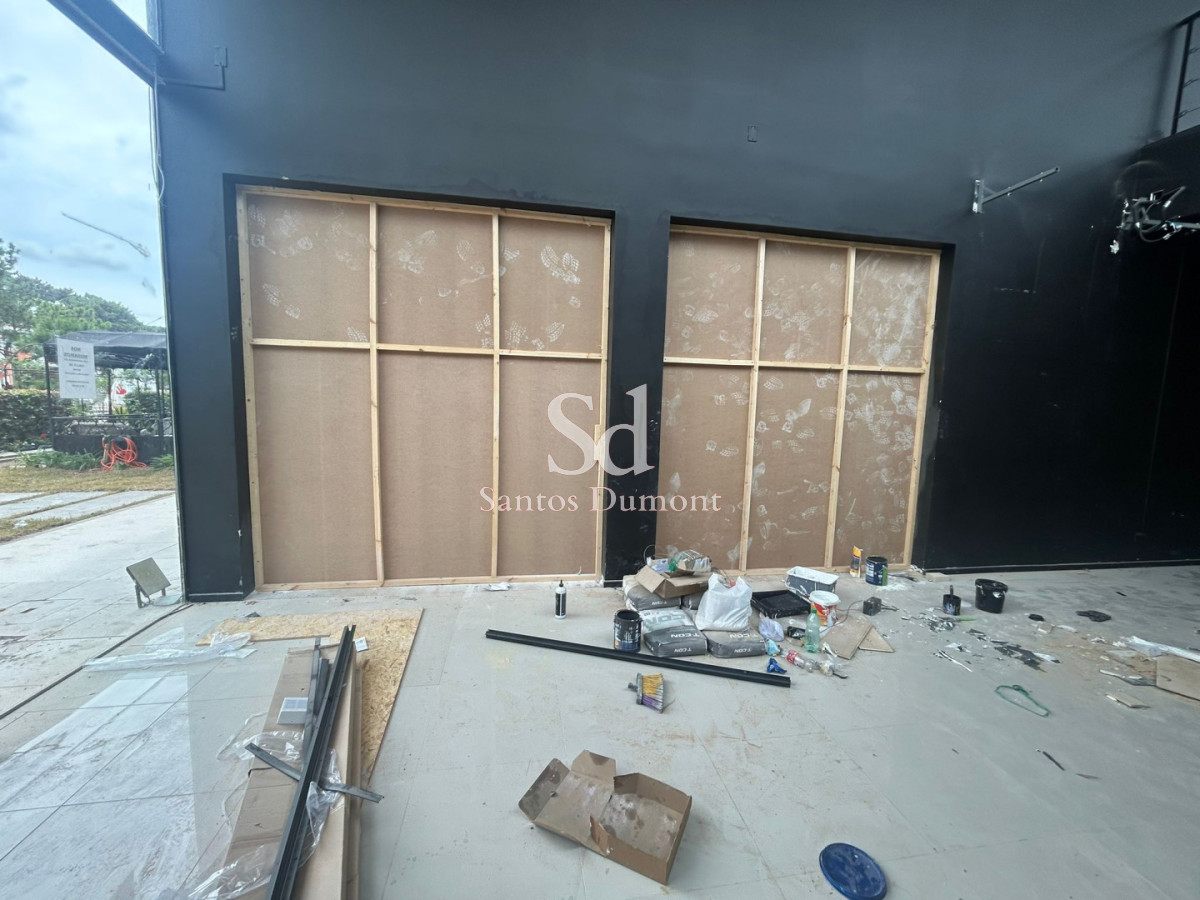 Local Comercial ID.25625 - Local en Av Italia, Punta del Este