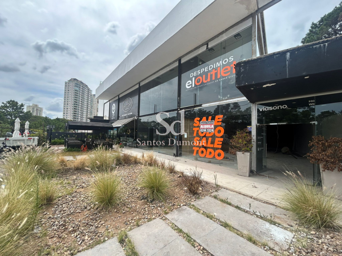 Local Comercial ID.25625 - Local en Av Italia, Punta del Este