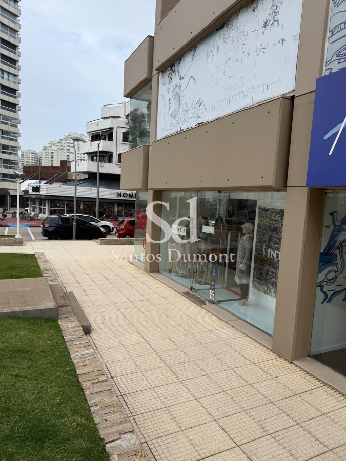 Local Comercial ID.10774 - Local en Punta del Este, Península