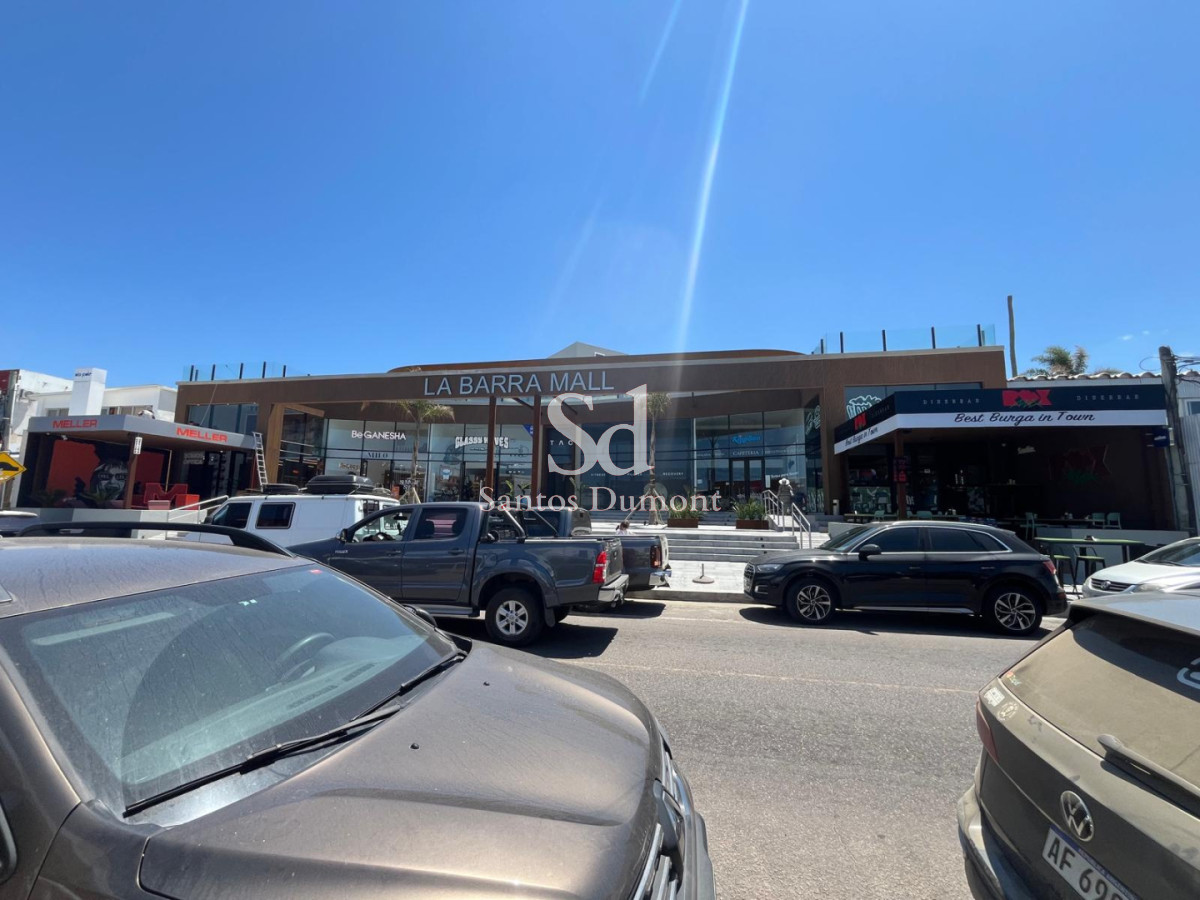 Local Comercial ID.13159 - Espectacular galería sobre ruta 10 - La Barra