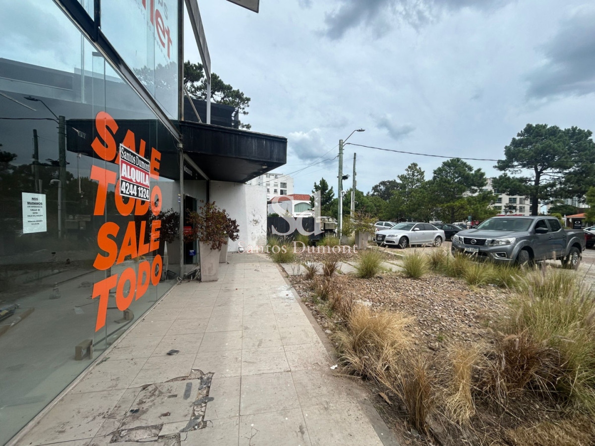 Local Comercial ID.25625 - Local en Av Italia, Punta del Este