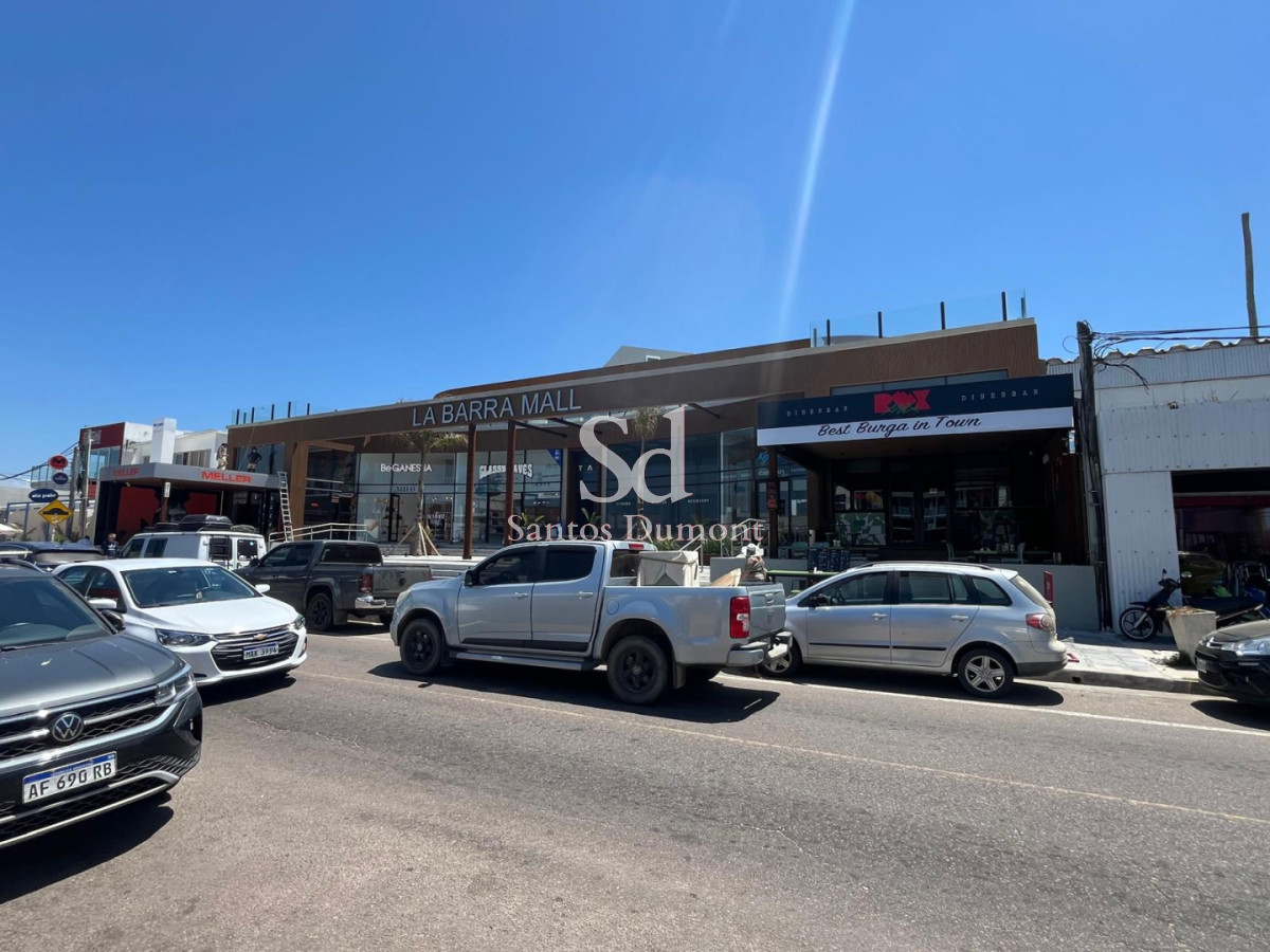 Local Comercial ID.13159 - Espectacular galería sobre ruta 10 - La Barra