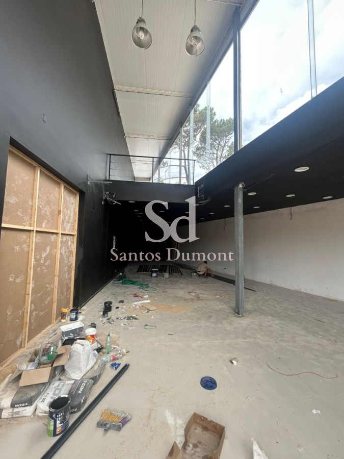 Local Comercial ID.25625 - Local en Av Italia, Punta del Este