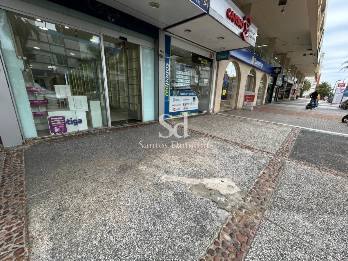 Local Comercial ID.25776 - Local en venta sobre Av. Gorlero
