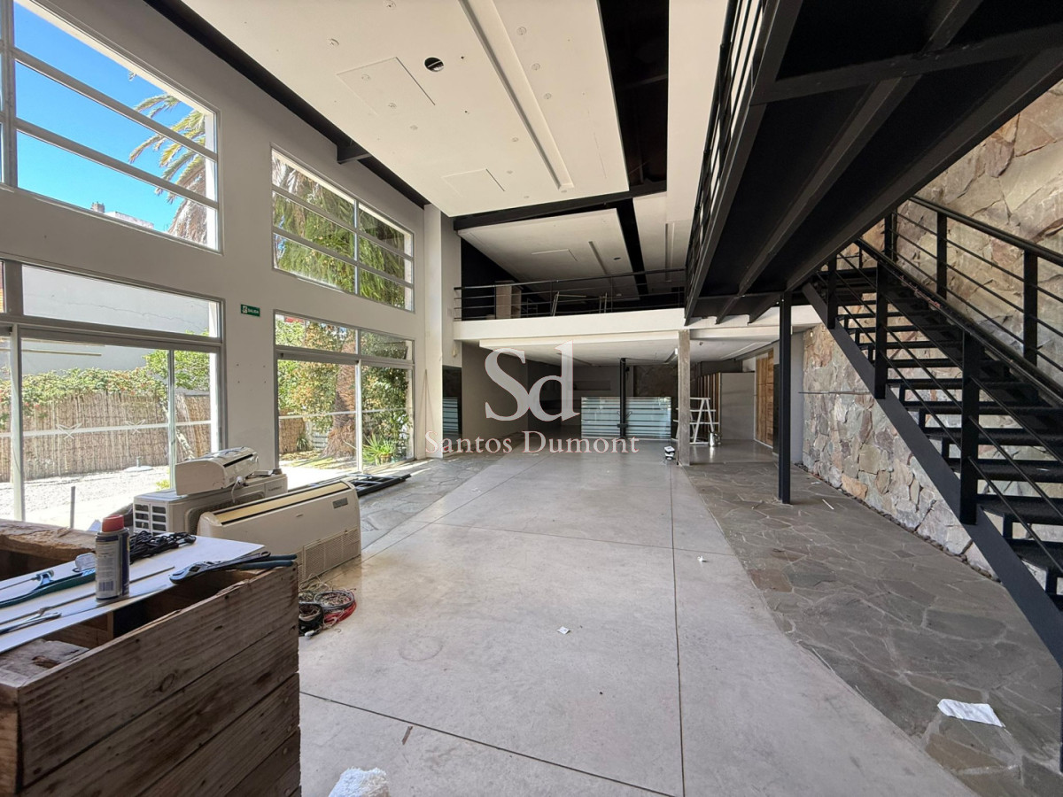 Local Comercial ID.25624 - Alquiler de Local en calle 20, Punta del Este
