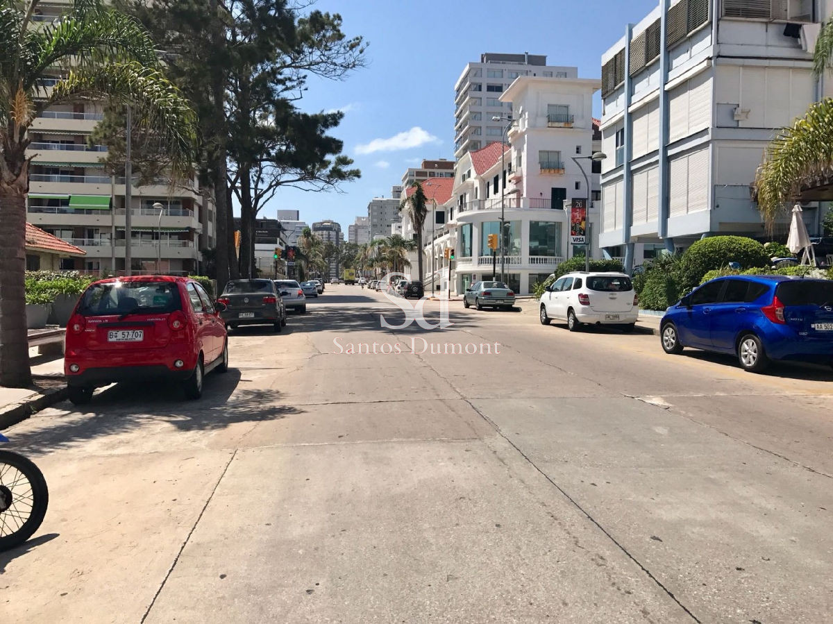 Local Comercial ID.10907 - Local en Punta del Este, Península