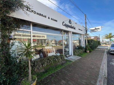LOCAL SOBRE CALLE PRINCIPAL - MANANTIALES