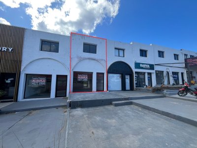 LA BARRA, LOCAL COMERCIAL SOBRE RUTA 10