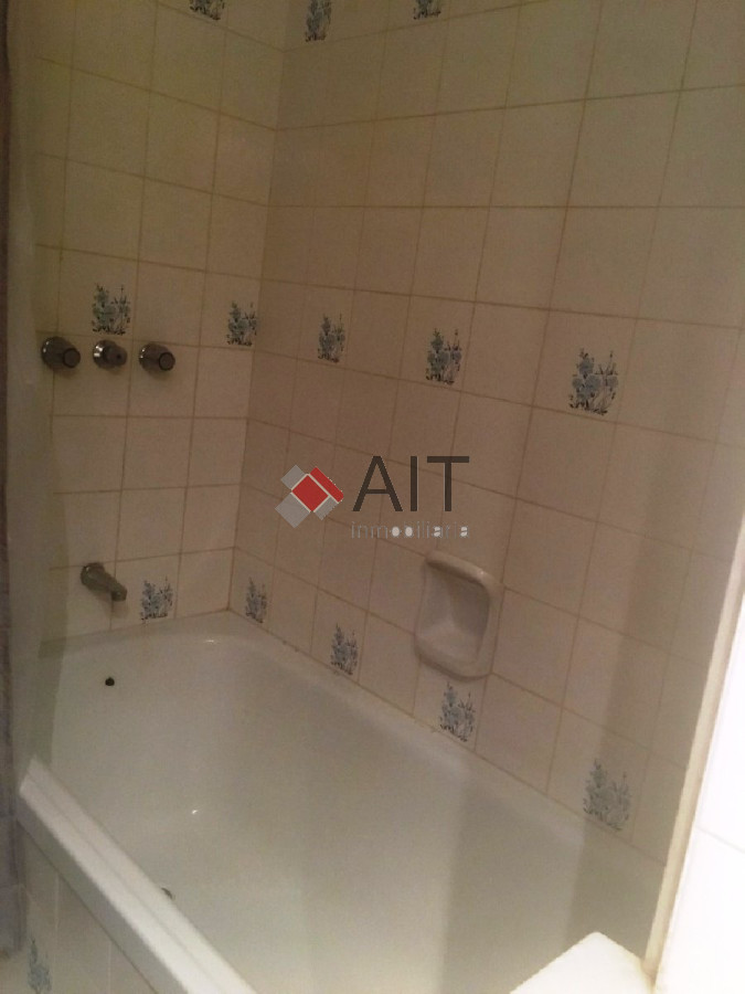 Apartamento ID.678 - Edificio frente a playa mansa. Unidad 2 dormitorios con vistas parciales, bien equipada. Consulte!