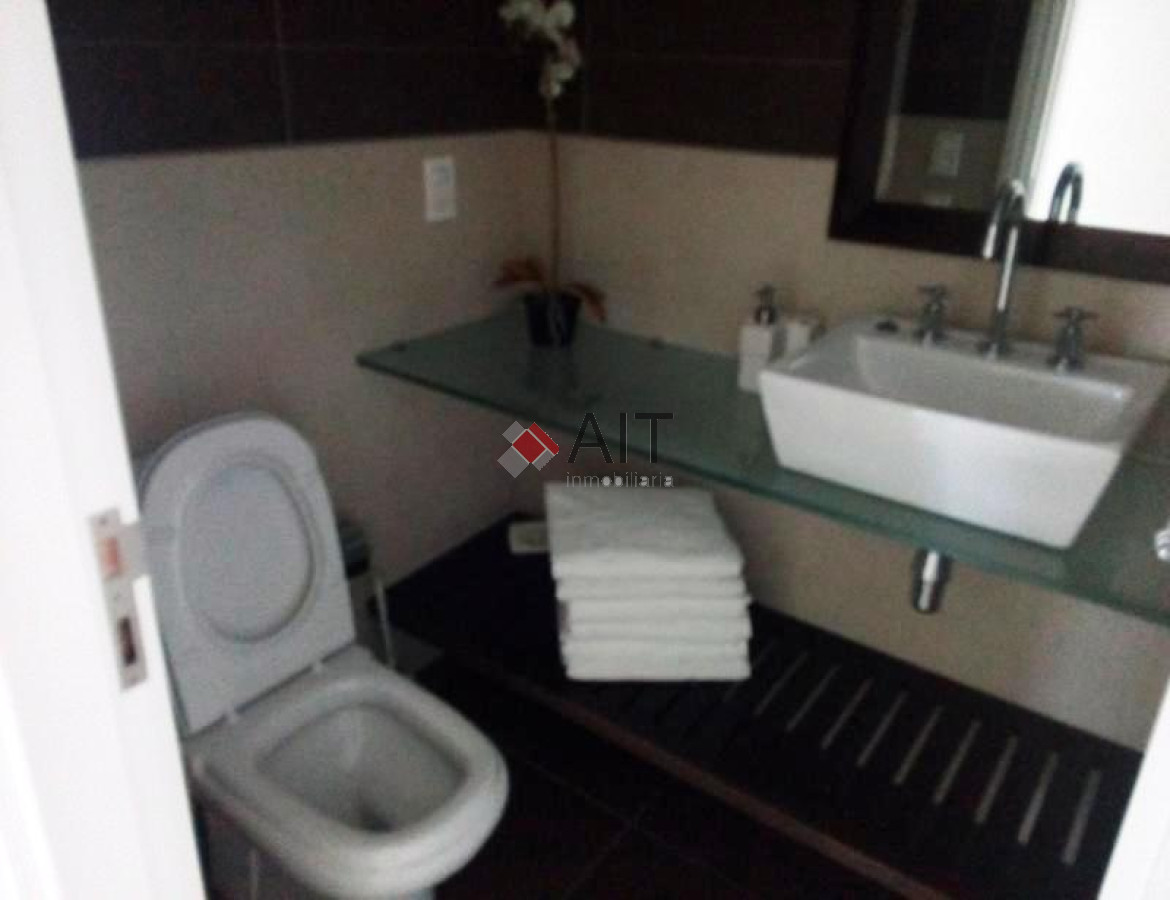 Apartamento ID.3719 - Impecable departamento de 4 dormitorios. Edificio de primer nivel frente a la playa. Consulte.