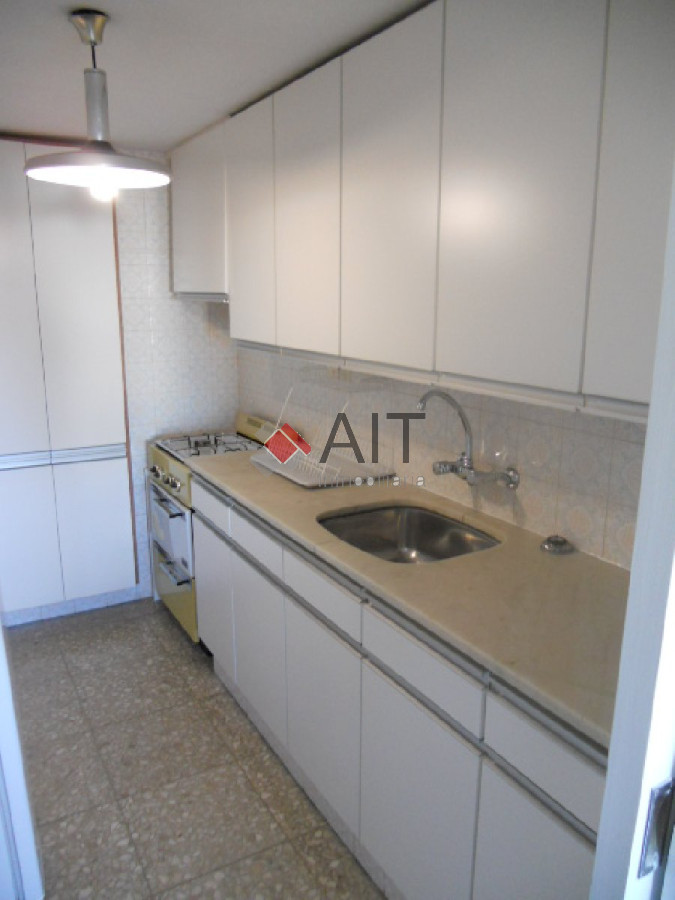 Apartamento ID.2457 - 3 dormitorios en pleno centro de la Peninsula. Torre con servicios.