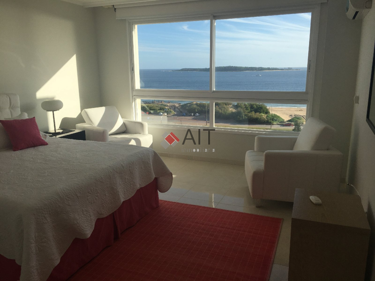 Apartamento ID.5968 - Categoria sobre playa mansa. 3 dormitorios y dependencia. La mejor vista.