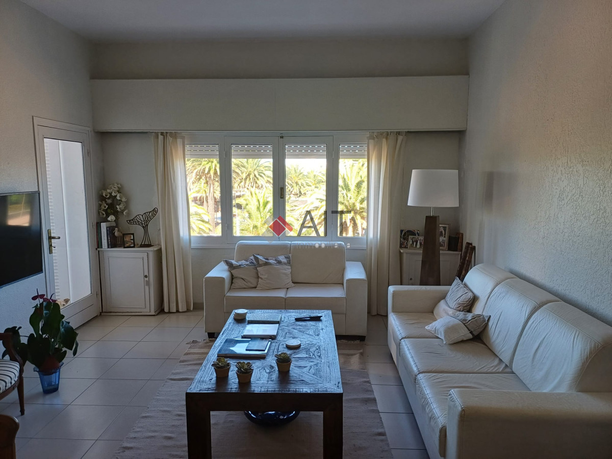 Apartamento ID.17209 - Apartamento 3 dormitorios frente a la plaza artesanos. Muy lindo. Excelente ubicacion!