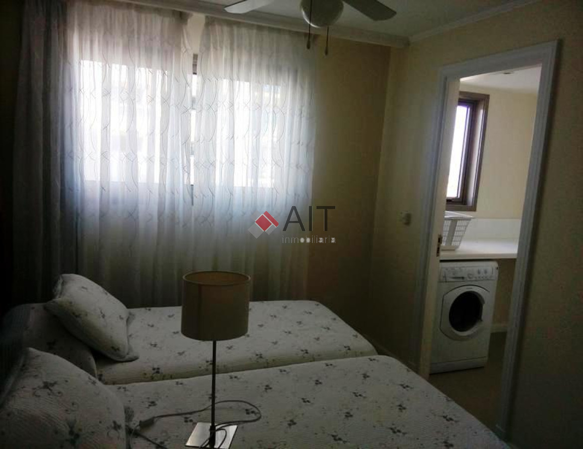 Apartamento ID.3719 - Impecable departamento de 4 dormitorios. Edificio de primer nivel frente a la playa. Consulte.