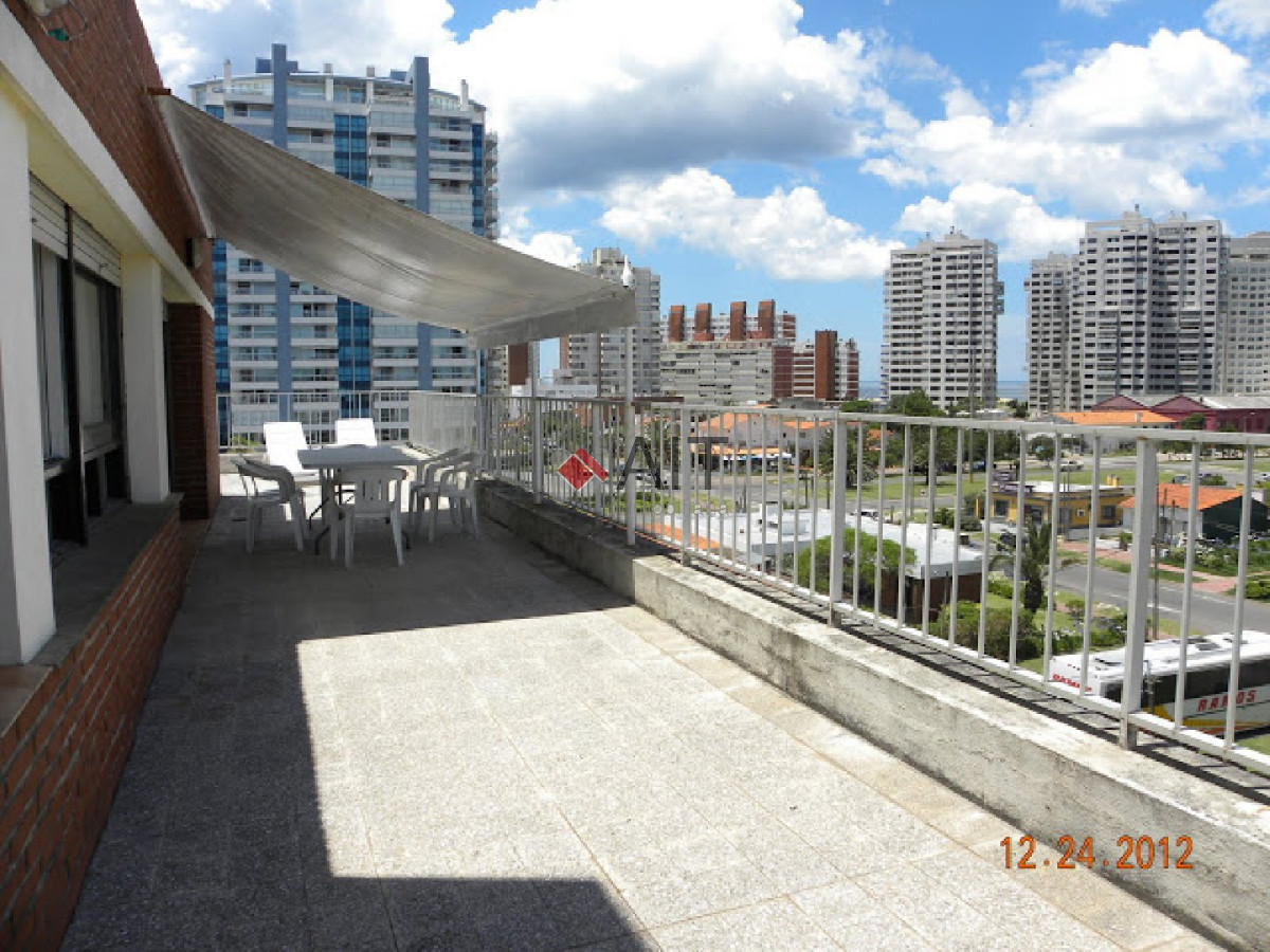 Apartamento ID.2455 - Edificio frente al mar! 2 dormitorios. Gran terraza. Bien cerca del centro.