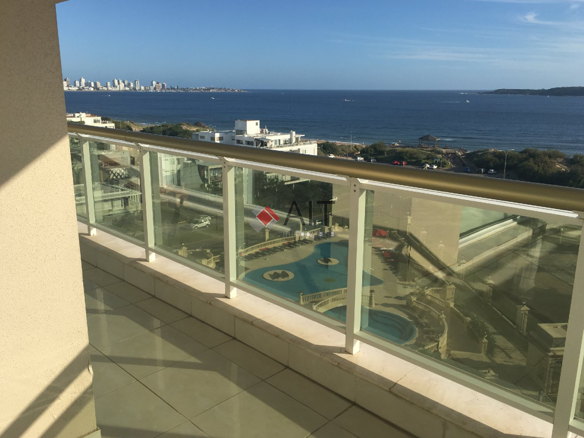 Apartamento ID.5968 - Categoria sobre playa mansa. 3 dormitorios y dependencia. La mejor vista.