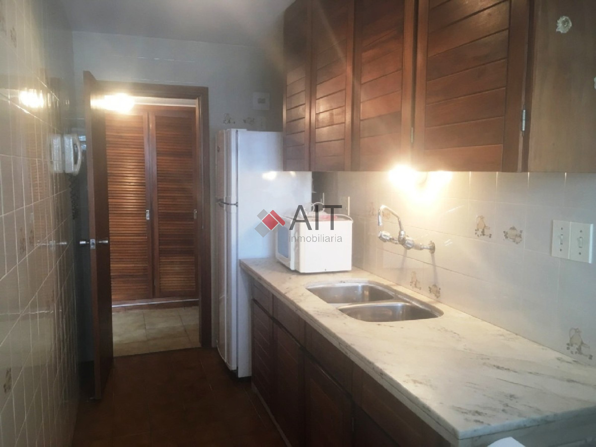 Apartamento ID.678 - Edificio frente a playa mansa. Unidad 2 dormitorios con vistas parciales, bien equipada. Consulte!