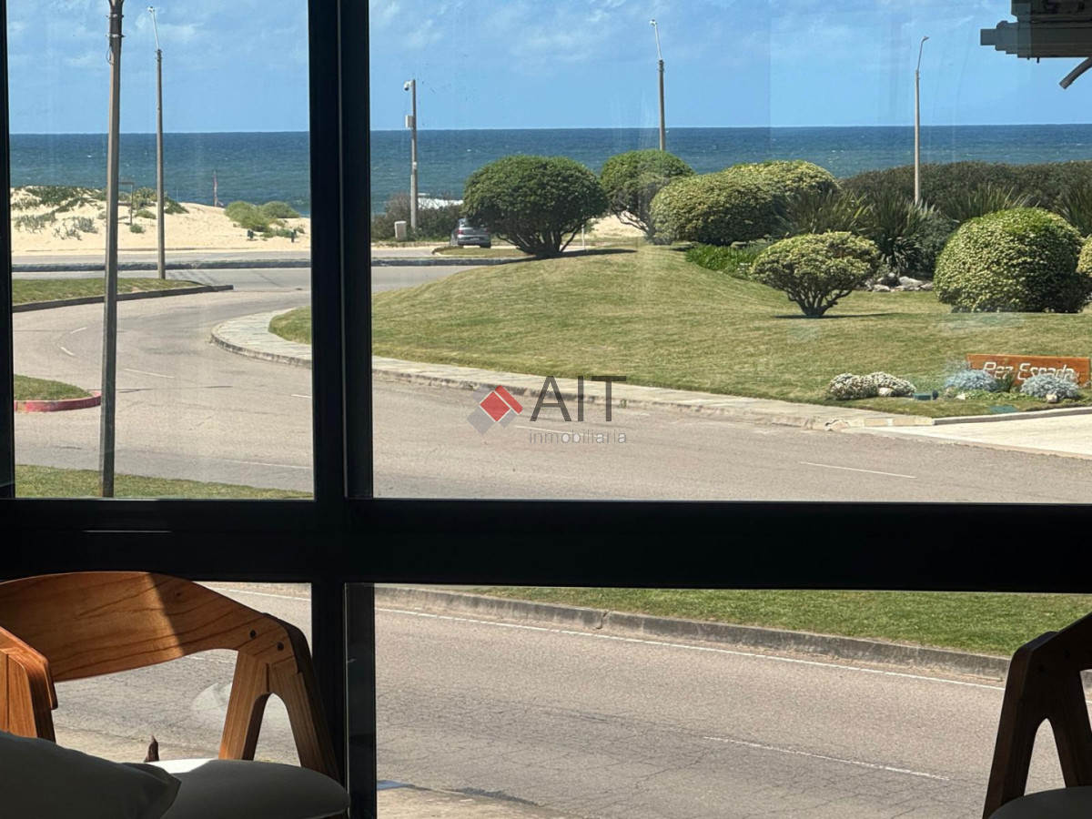 Apartamento ID.17287 - Frente al Mar 2 dormitorios y 2 baños, muy lindo!