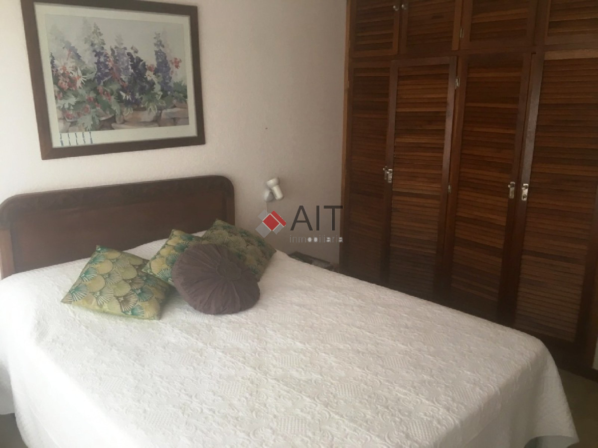 Apartamento ID.678 - Edificio frente a playa mansa. Unidad 2 dormitorios con vistas parciales, bien equipada. Consulte!
