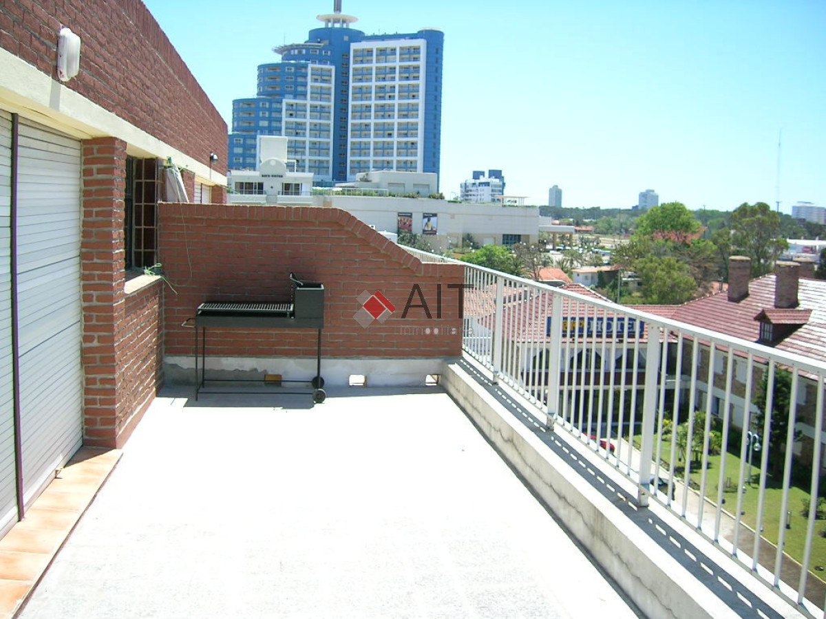 Apartamento ID.2455 - Edificio frente al mar! 2 dormitorios. Gran terraza. Bien cerca del centro.
