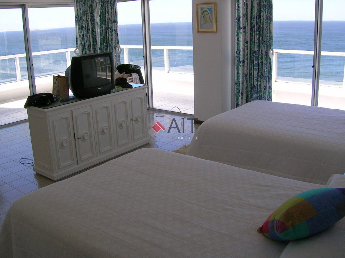 Apartamento ID.2481 - Inmensa unidad sobre brava con vistas panorÃ¡micas. Excelentes servicios.