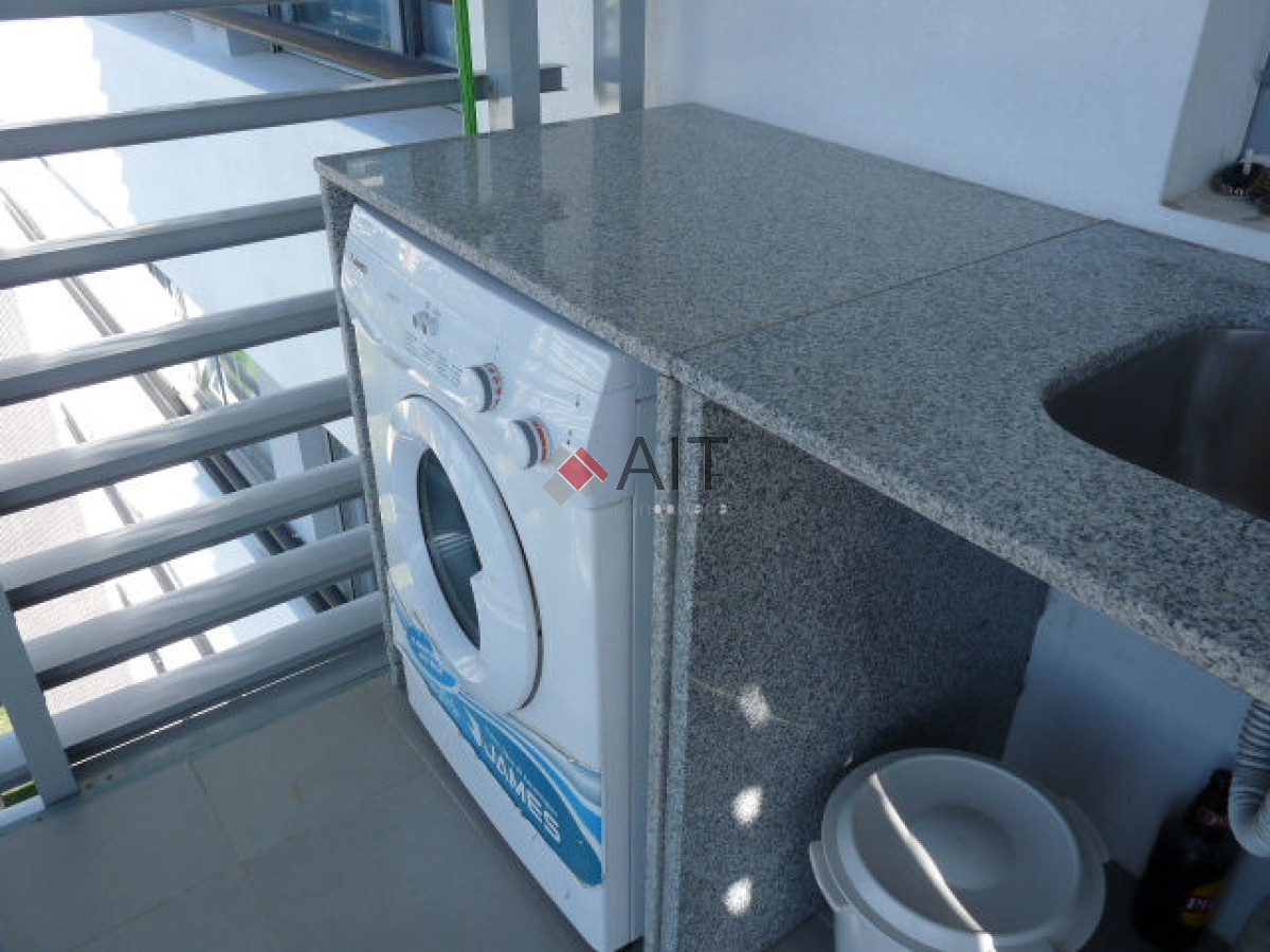 Apartamento ID.3210 - Unidad cerca del mar. Terraza con parrillero propio.