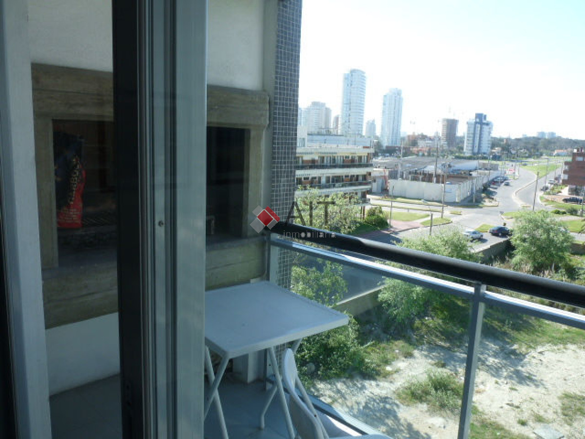 Apartamento ID.3210 - Unidad cerca del mar. Terraza con parrillero propio.
