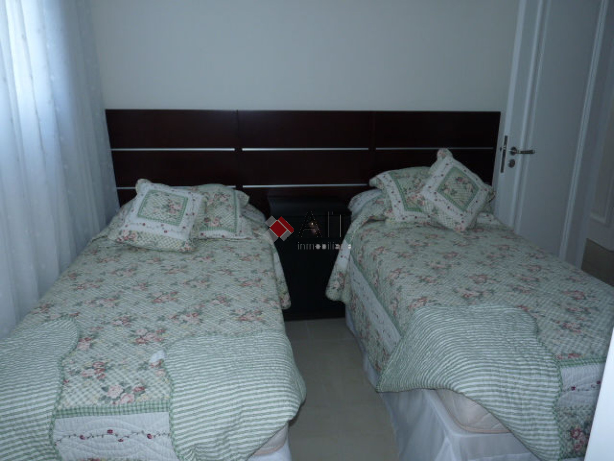 Apartamento ID.3453 - Frente al mar. Excelente departamento de 3 dormitorios en suite y dependencia. Primer nivel. Consulte.