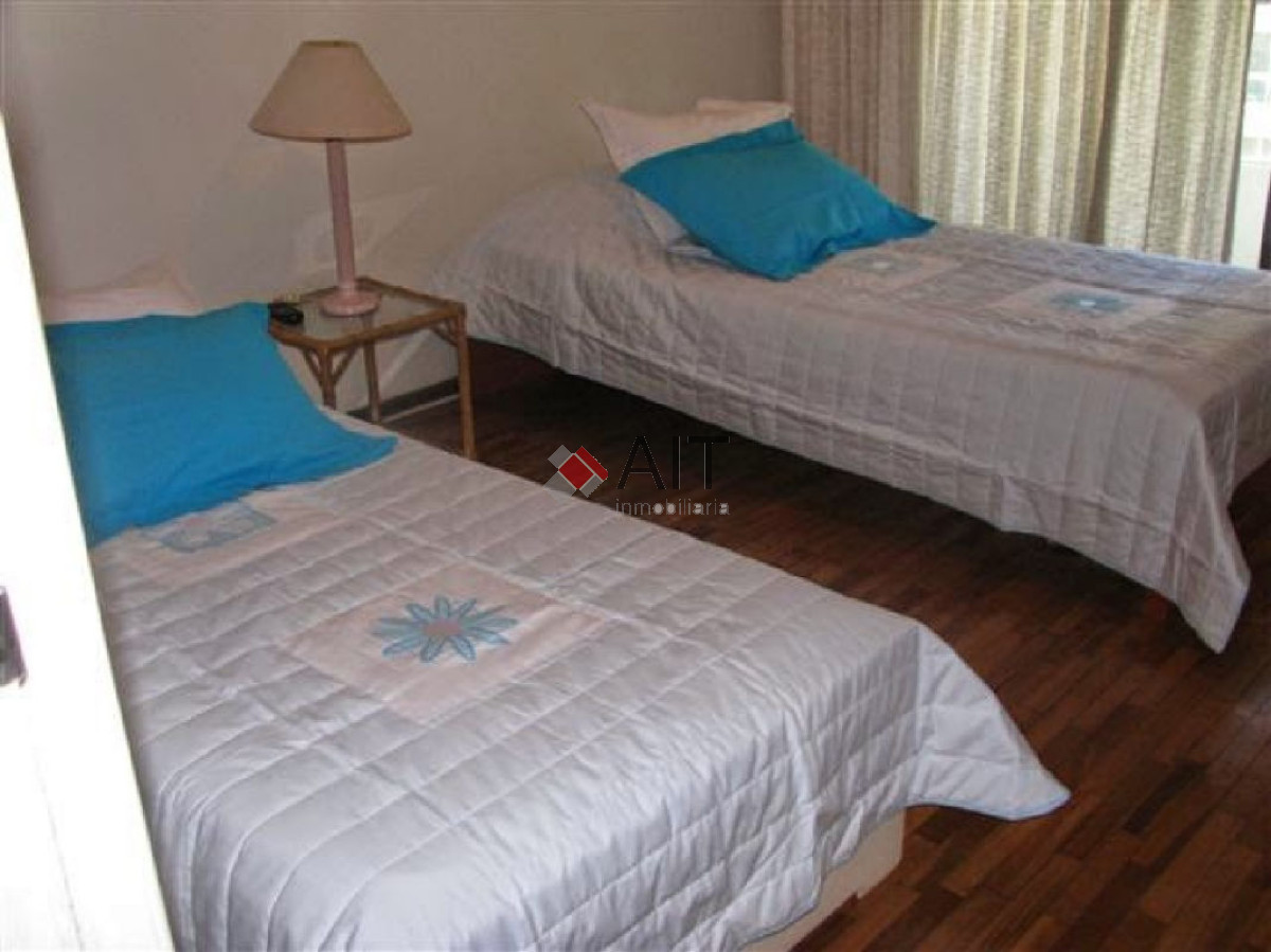 Apartamento ID.4002 - Primer linea brava, 3 dormitorios vista al mar. CÃ³modo departamento en torre con servicios.