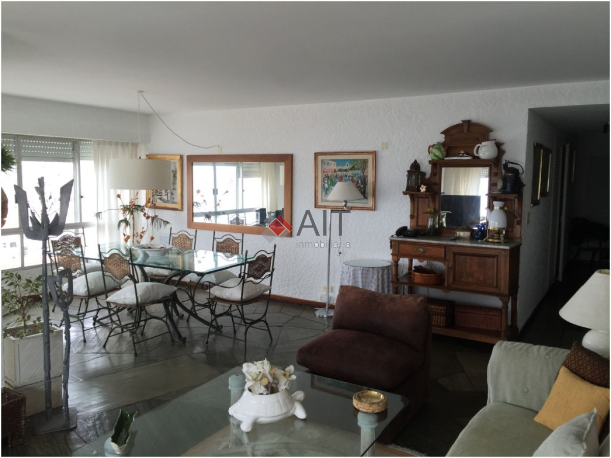 Apartamento ID.48 - Piso alto. Vistas impecables. Torre con muy buenos servicios. Piscina templada.