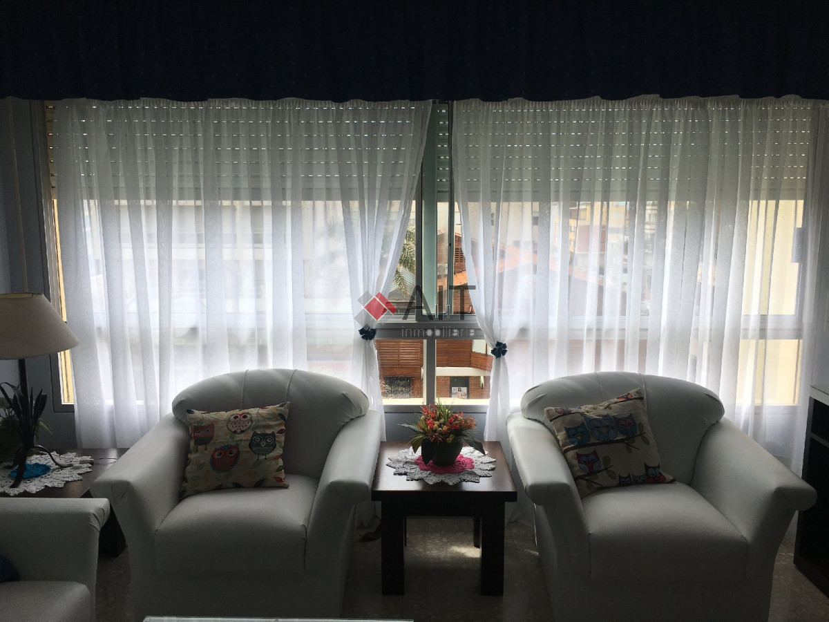Apartamento ID.2457 - 3 dormitorios en pleno centro de la Peninsula. Torre con servicios.