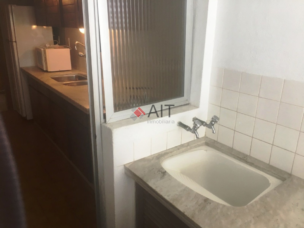 Apartamento ID.678 - Edificio frente a playa mansa. Unidad 2 dormitorios con vistas parciales, bien equipada. Consulte!