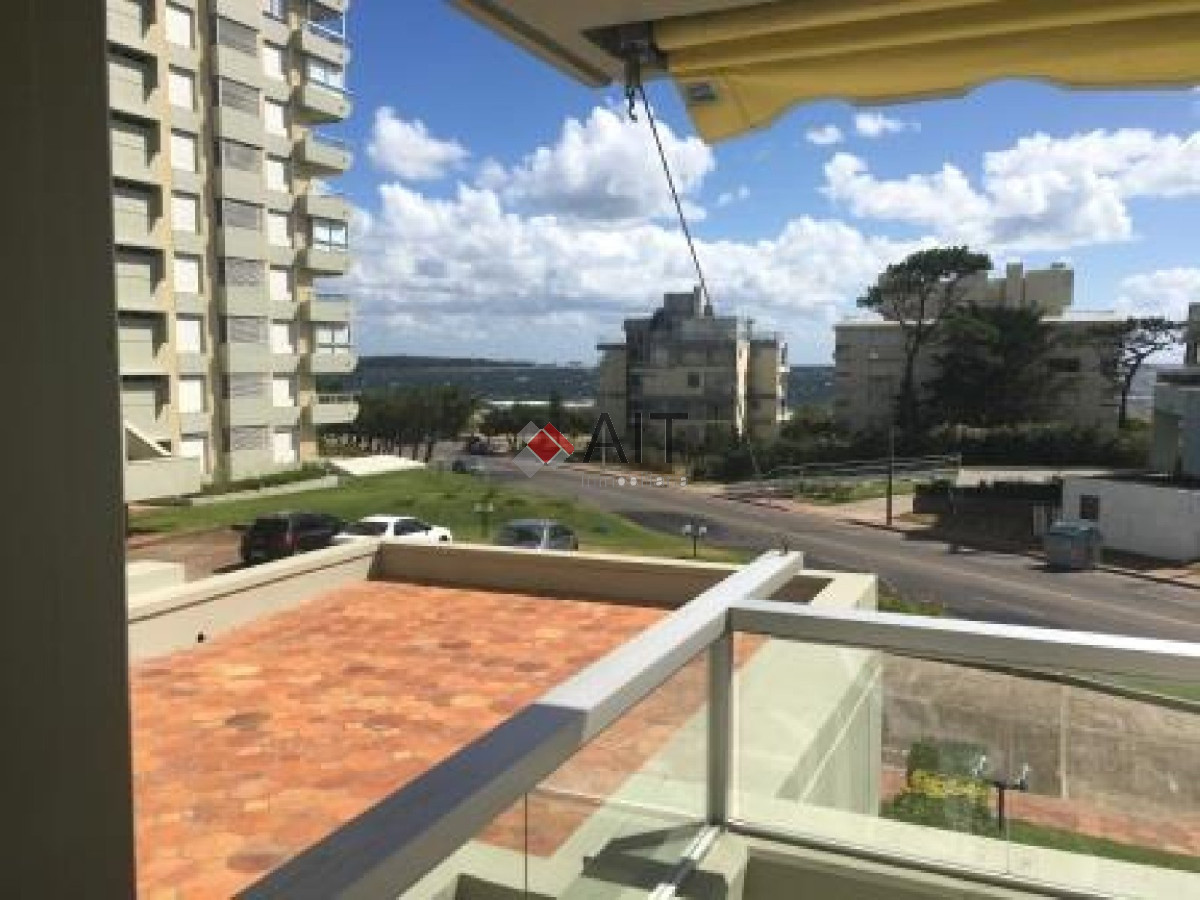 Apartamento ID.3158 - Depto. 3 dorm. sobre playa mansa. Con servicios.