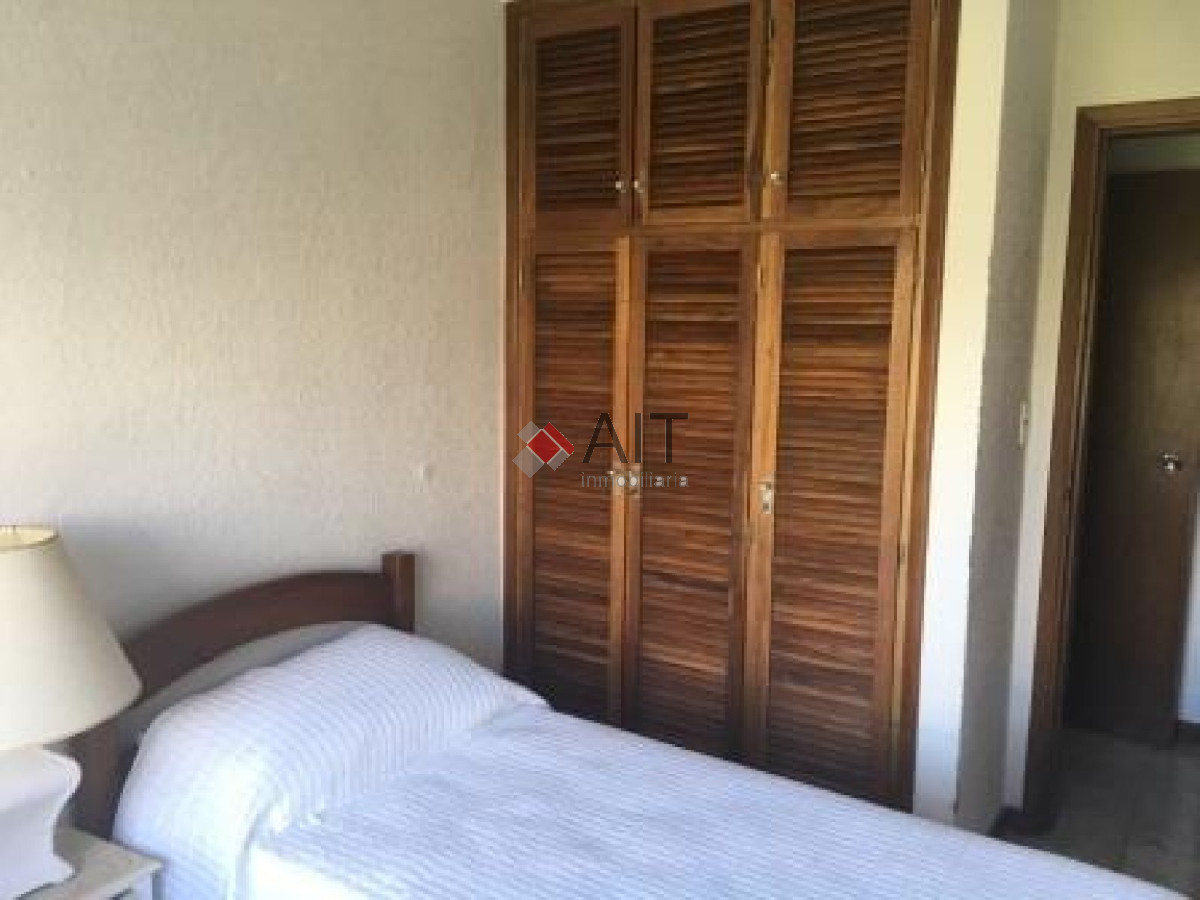 Apartamento ID.3158 - Depto. 3 dorm. sobre playa mansa. Con servicios.