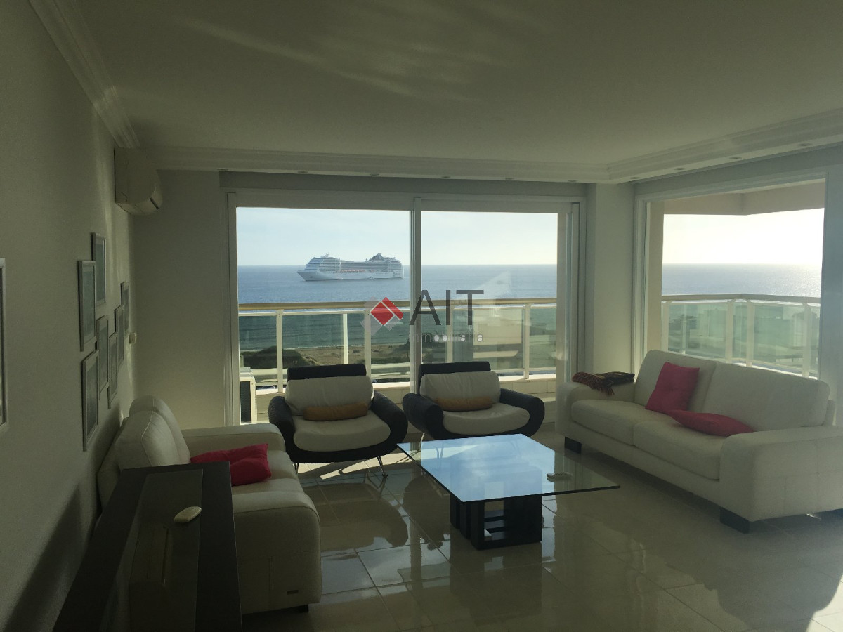 Apartamento ID.5968 - Categoria sobre playa mansa. 3 dormitorios y dependencia. La mejor vista.