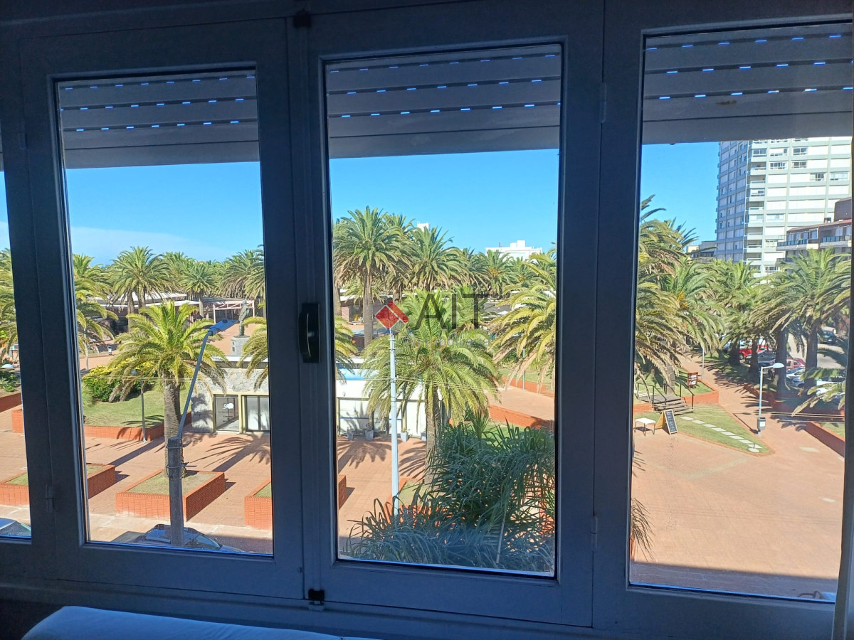 Apartamento ID.17209 - Apartamento 3 dormitorios frente a la plaza artesanos. Muy lindo. Excelente ubicacion!
