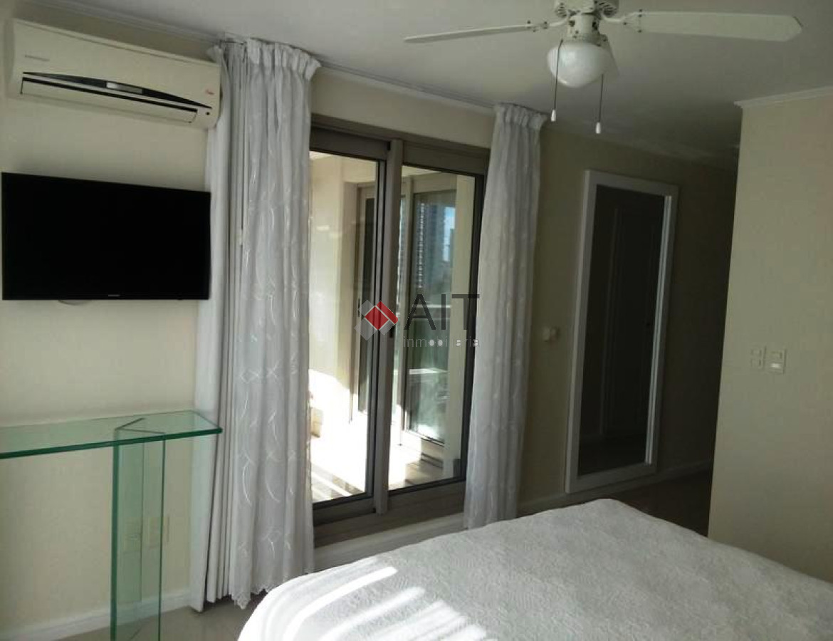 Apartamento ID.3719 - Impecable departamento de 4 dormitorios. Edificio de primer nivel frente a la playa. Consulte.