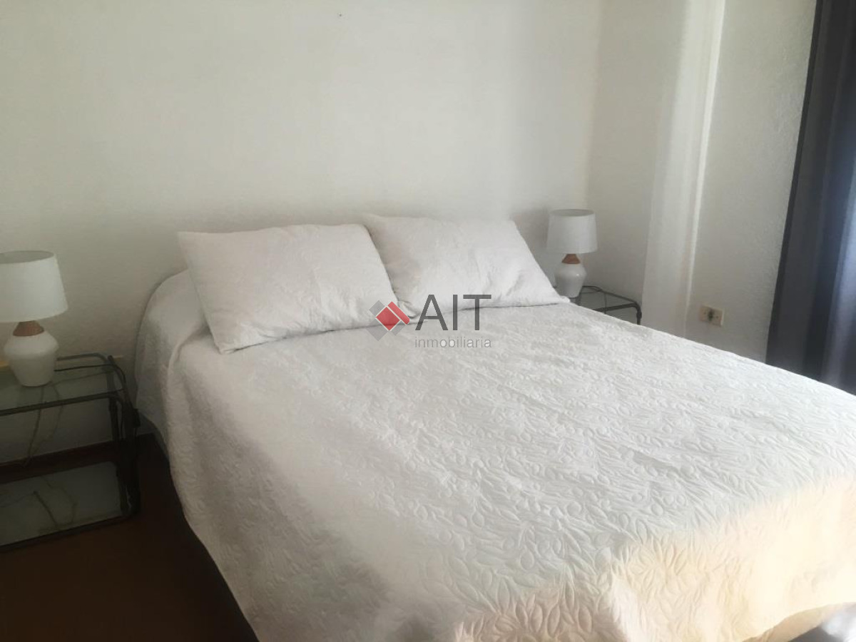 Apartamento ID.2135 - Oportunidad Frente al mar! Pda. 24 brava. 3 dormitorios y serv. Amplio, con terraza al frente!