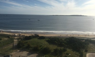 Hermosa unidad frente al mar!!