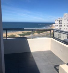 BRAVA, PISO ALTO A PASOS DEL MAR!!