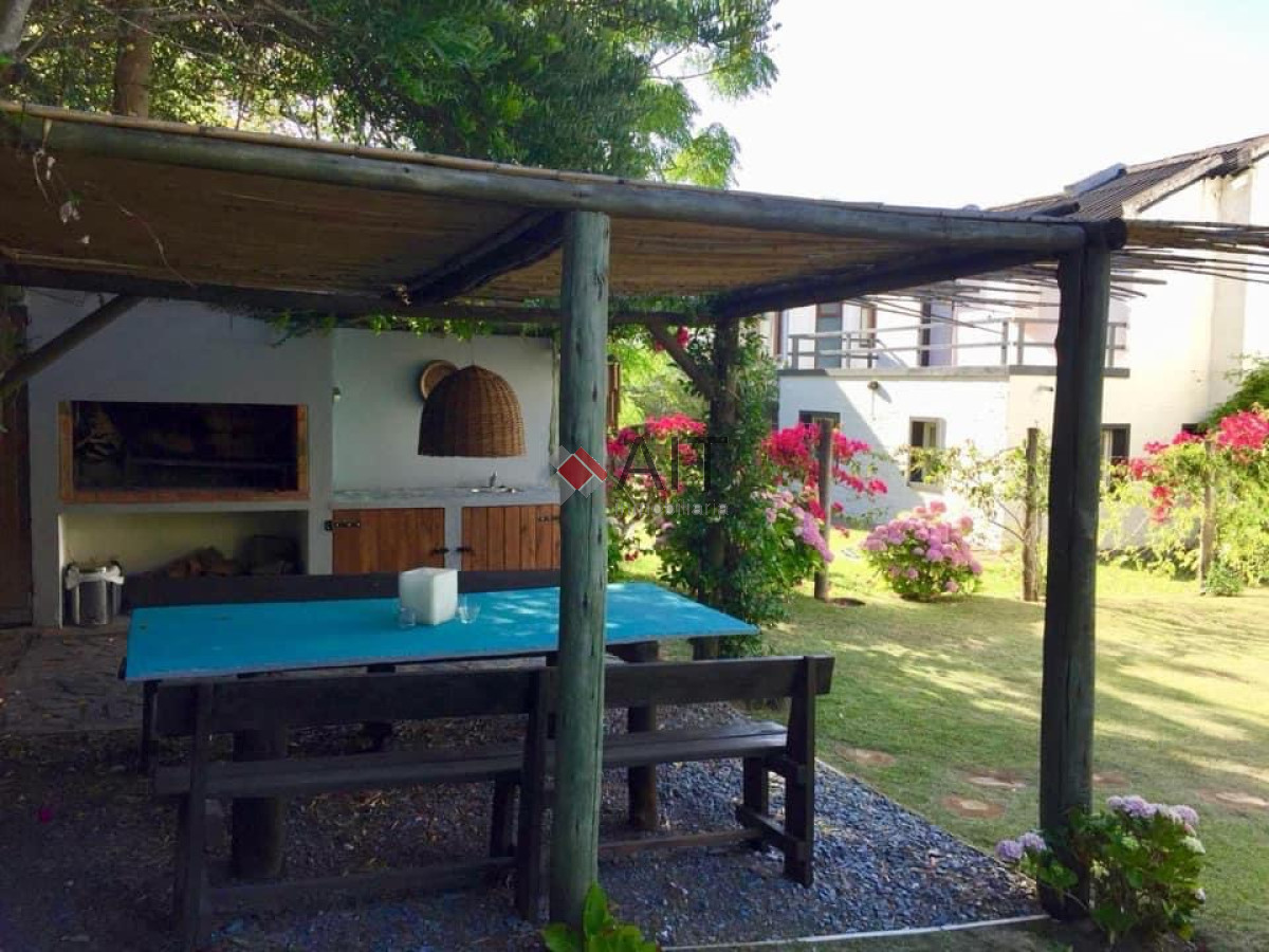 Casa ID.6158 - Divina casa a 3 cuadras y 1/2 de La Posta del Cangrejo!!