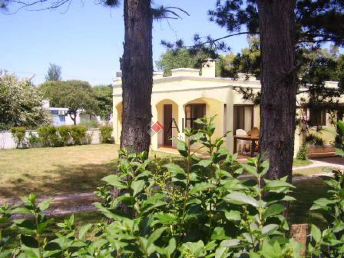 Casa ID.6112 - Divina casa con amplia barbacoa y terreno cercado a pasos de todo!! 