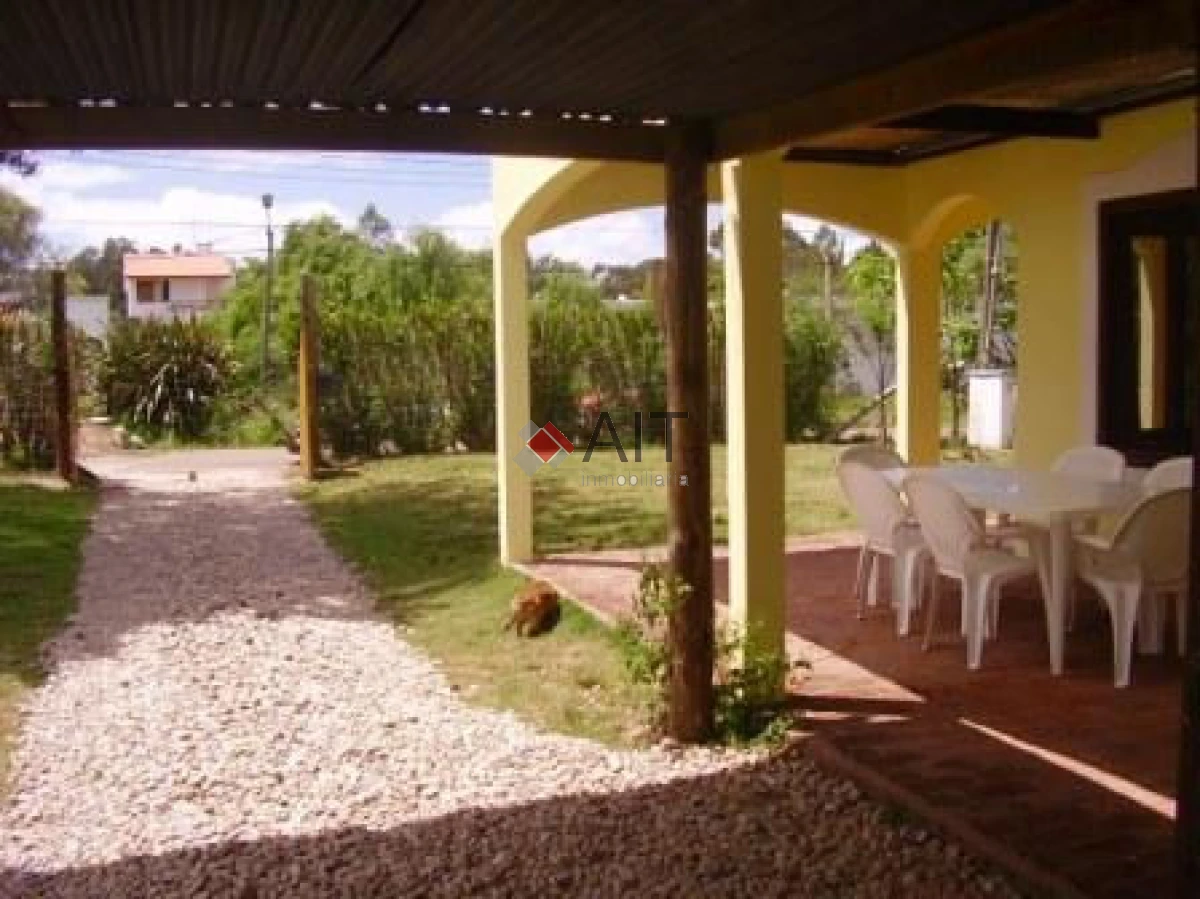 Casa ID.6112 - Divina casa con amplia barbacoa y terreno cercado a pasos de todo!! 