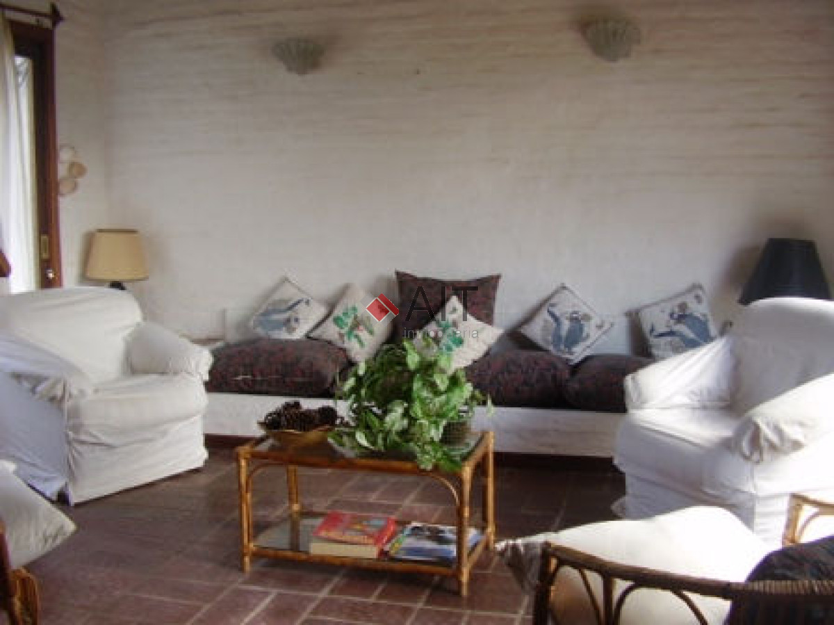 Casa ID.6138 - En plena barra a 3 cuadras de toda la movida!