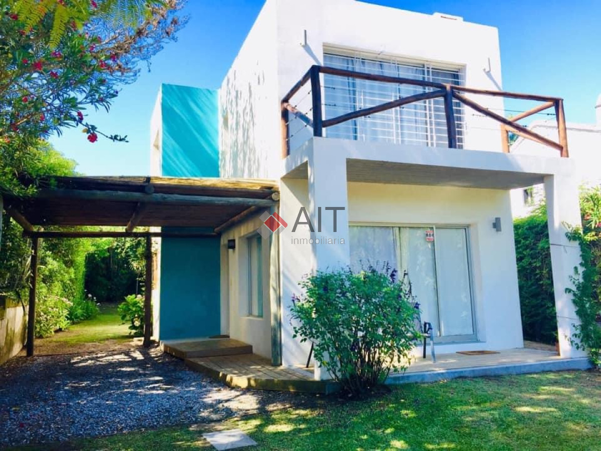 Casa ID.6158 - Divina casa a 3 cuadras y 1/2 de La Posta del Cangrejo!!