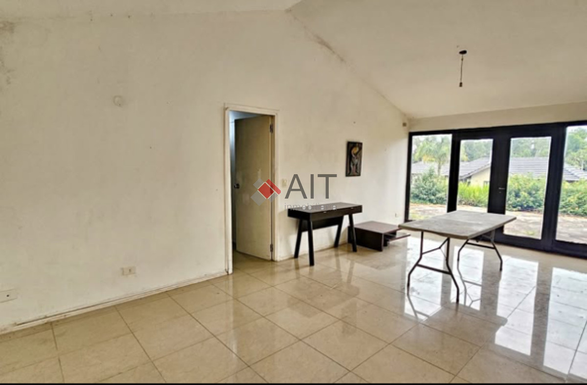 Casa ID.17250 - OPORTUNIDAD EN BARRIO GOLF !!