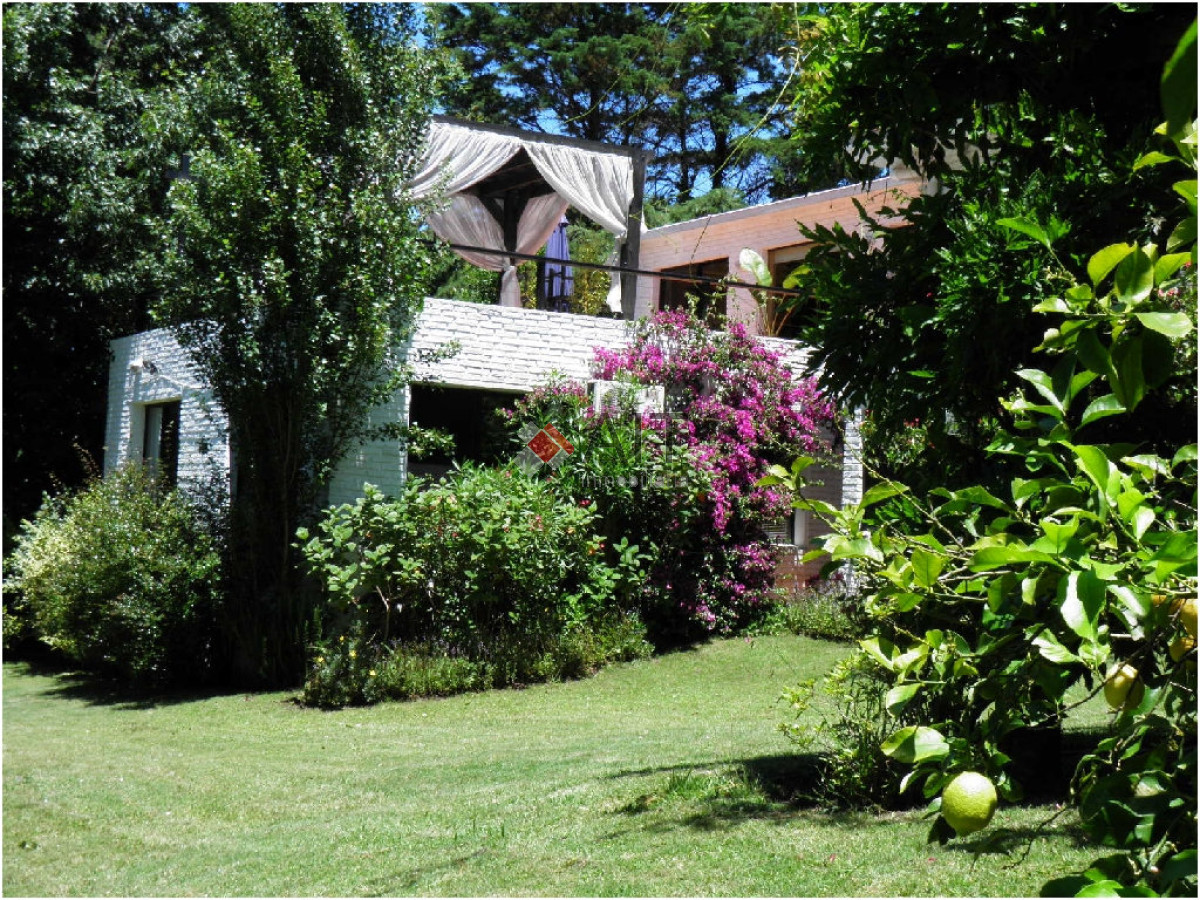 Casa ID.4813 - PUNTA BALLENA MUY PROXIMA A LA PLAYA!!