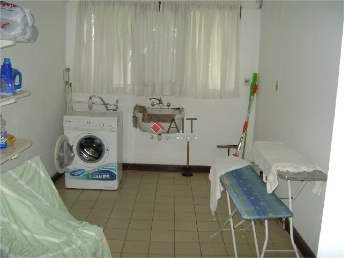 Casa ID.5123 - Gran residencia 6 dormitorios frente al mar en playa Mansa. Consulte!