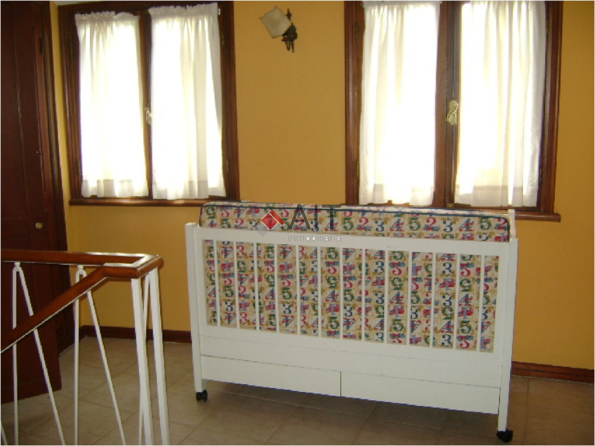 Casa ID.5123 - Gran residencia 6 dormitorios frente al mar en playa Mansa. Consulte!