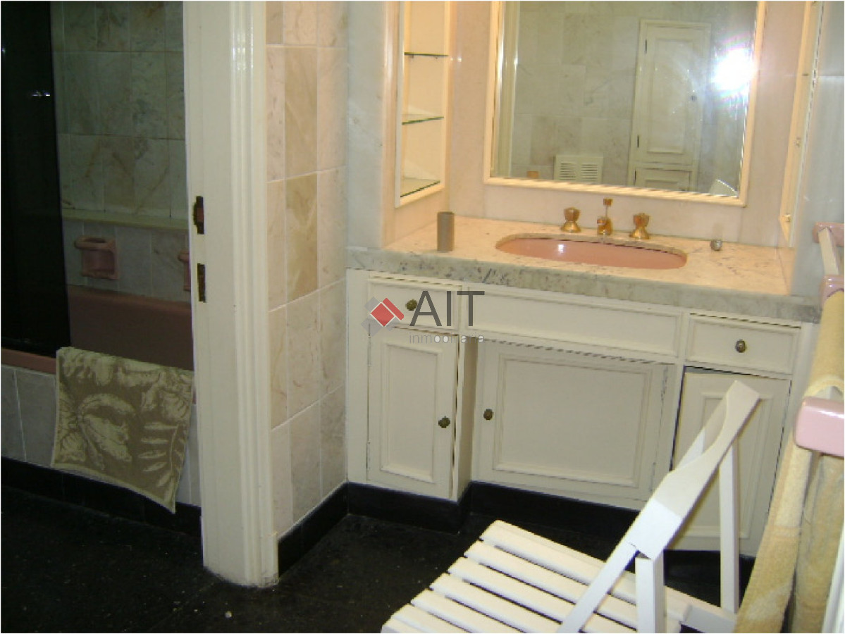 Casa ID.5123 - Gran residencia 6 dormitorios frente al mar en playa Mansa. Consulte!